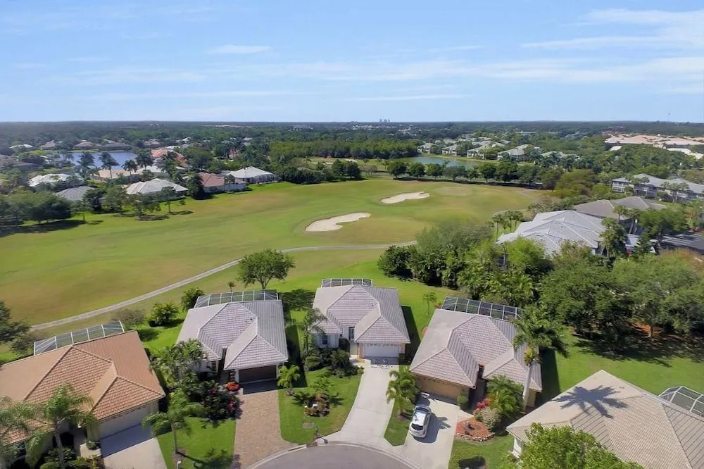 Falcons Glen Blvd Home 7044