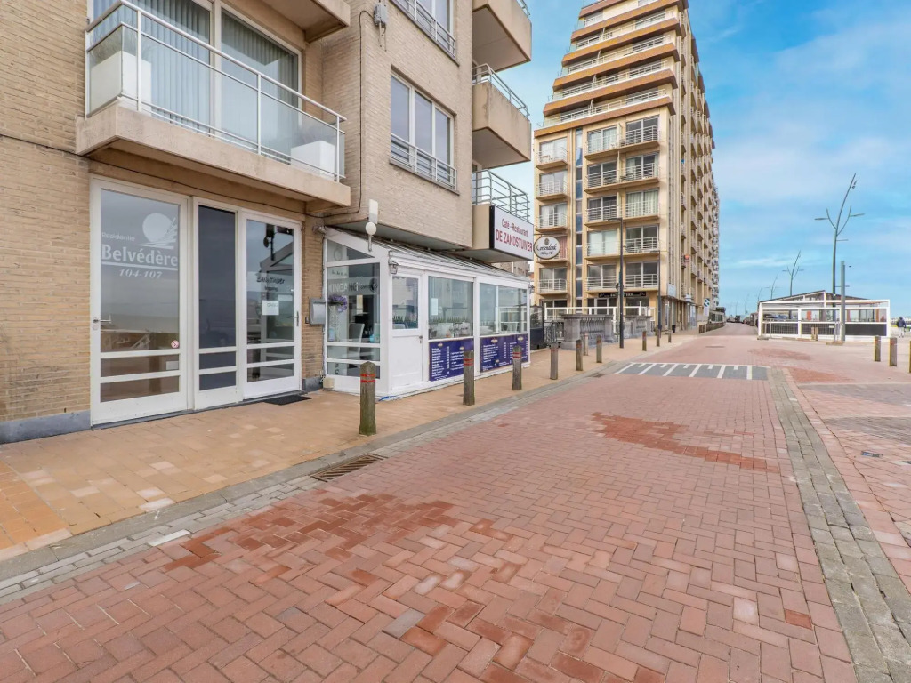 Beachfront apartment in Blankenberge with balcony
