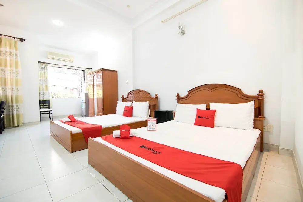 Reddoorz near Hoang Van Thu Park
