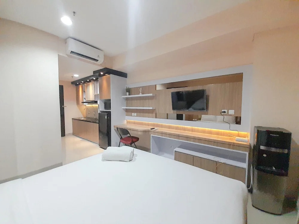 Elegant And Comfortable Studio Patraland Amarta Apartment
