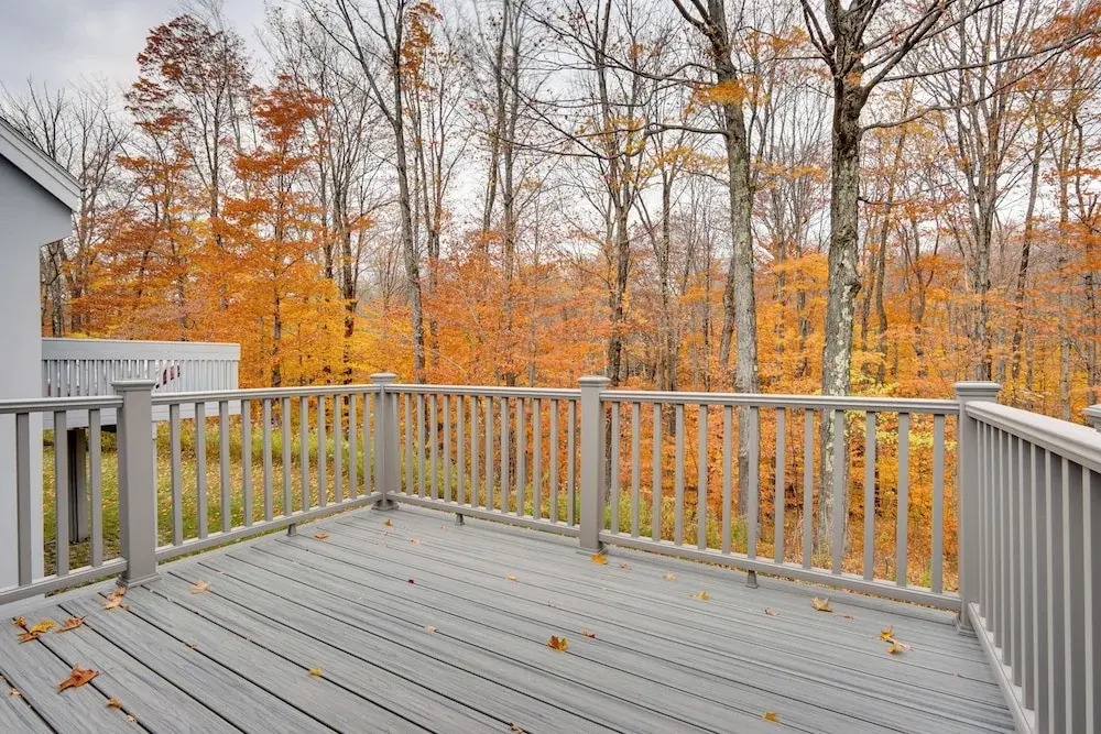 Sunny Stratton Townhome ~ 1 Mi to Skiing!