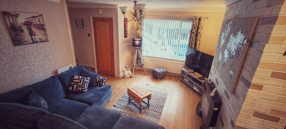 Near Beach - Garden - Pets - Parking - Sleeps 4