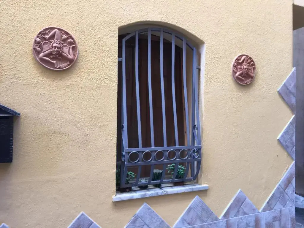 HOUSE OF GIANNY (The Wolf Nest)