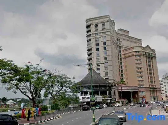 Nicely Riverbank suites 405 @Riverview