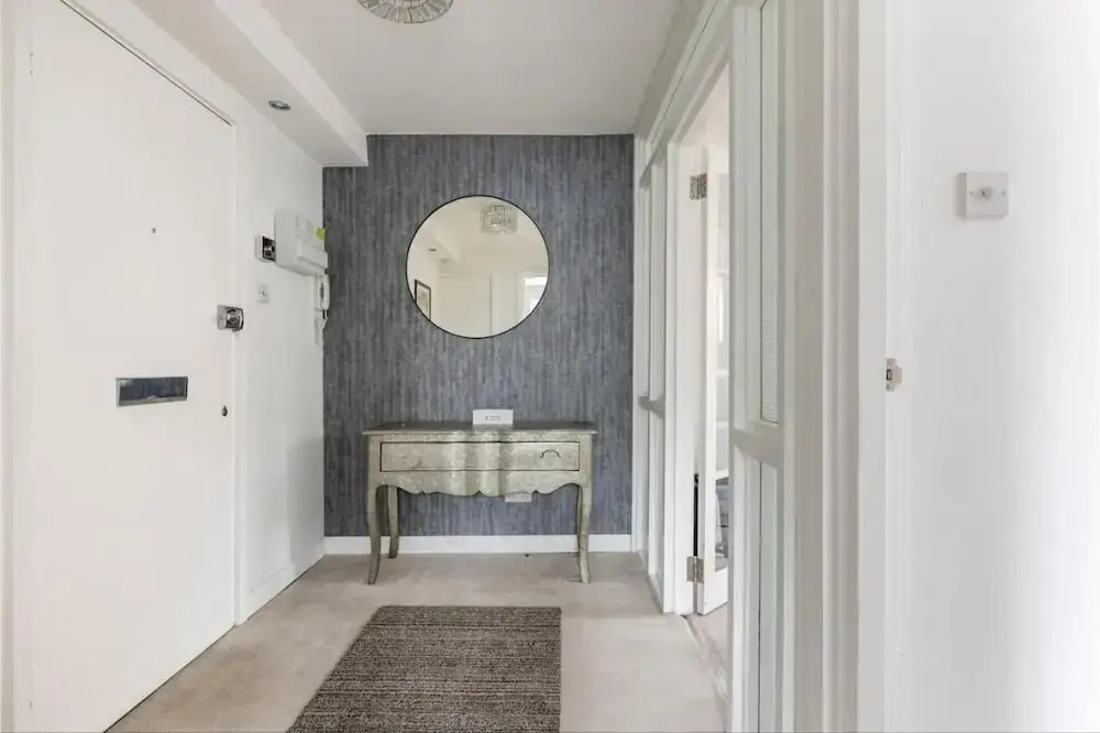 Spacious 1 bed Apartment With Parking & Balcony!
