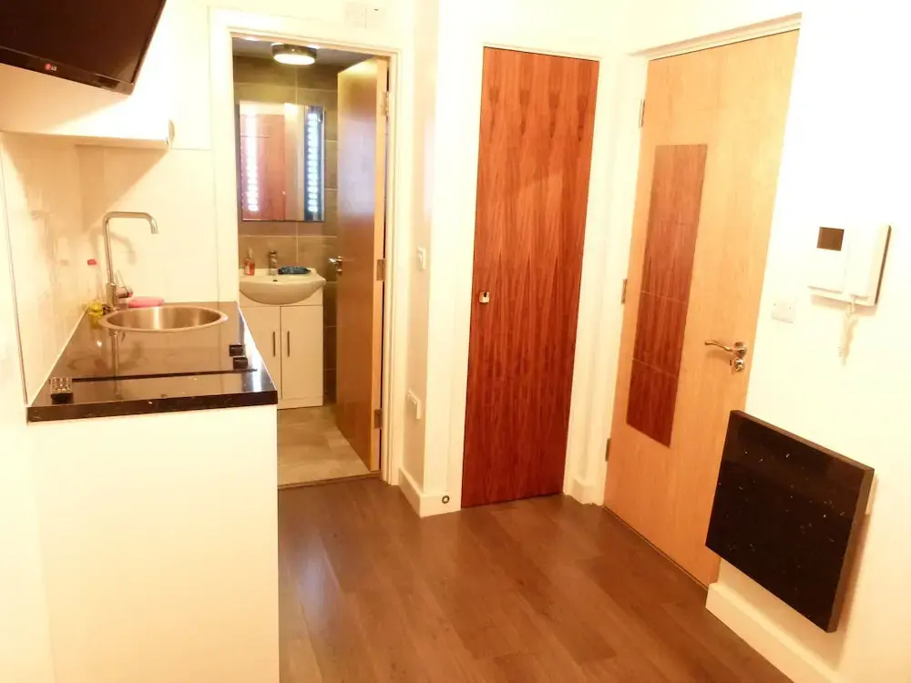 SS Property Hub – City of London Studio Apartment 10
