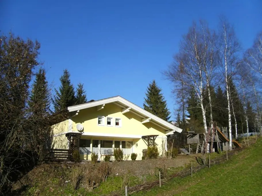 Großes Ferienhaus in ruhiger Lage - WLAN b. 9 Per