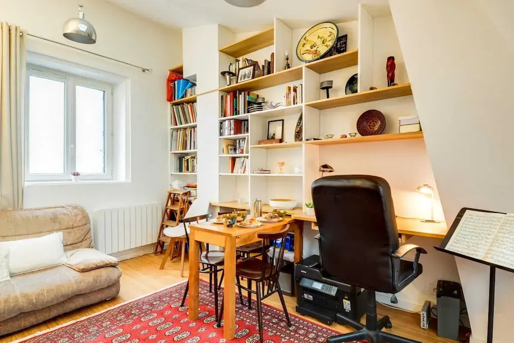 Book-lovers Abode in the 4th Arrondissement