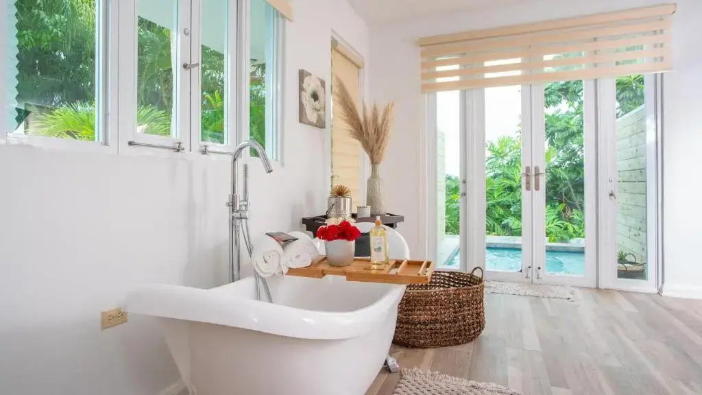 Casa Loba Suite 3 with private pool and tub