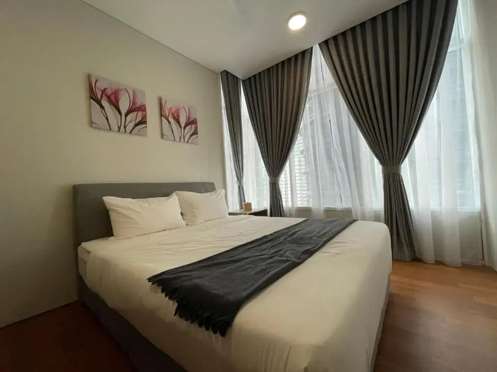 sky suites klcc by Sweet home Apartment