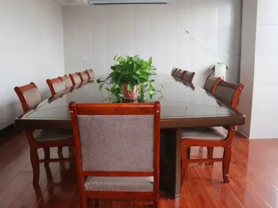 Linyi Xiangma Holiday Hotel