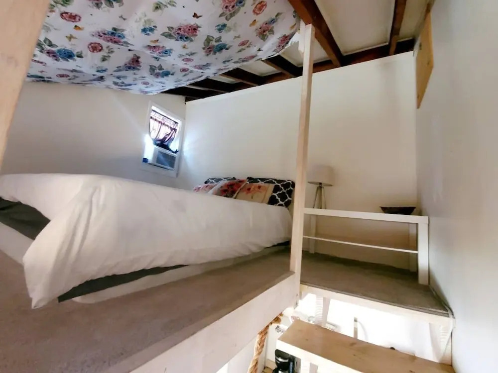 Retro Artistic 3br +loft@venice Short/long Stay 4 Bedroom Apts