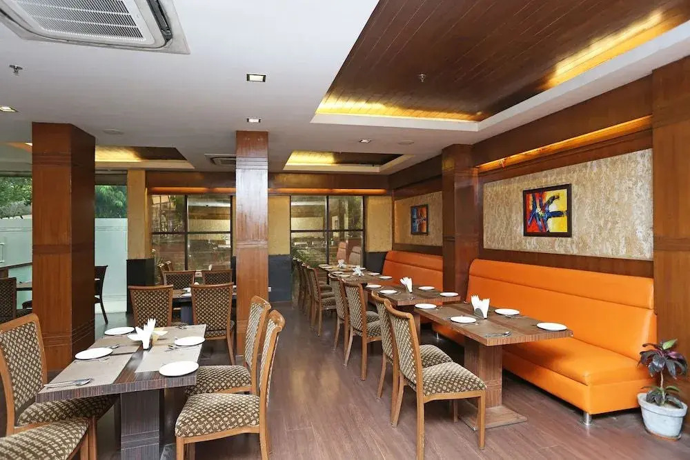 OYO 383 Hotel Divine Paradise