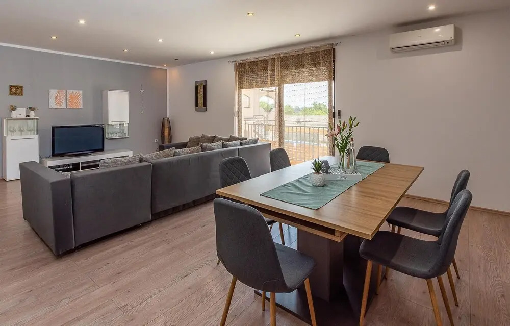 Nice Apartment in Pula With Wifi and 2 Bedrooms