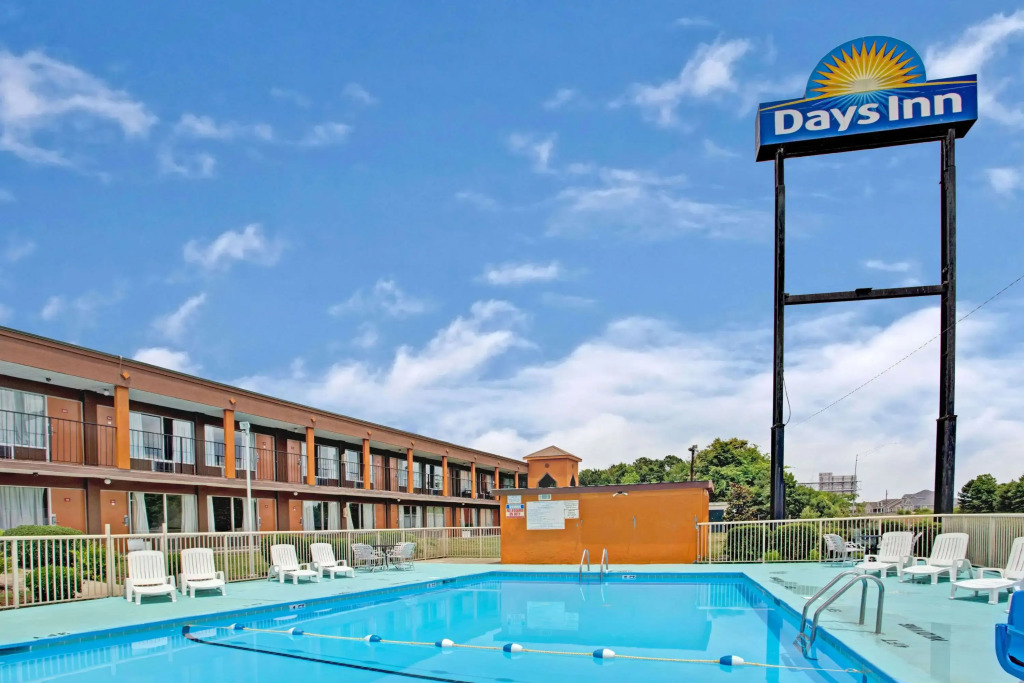 Days Inn by Wyndham Benson