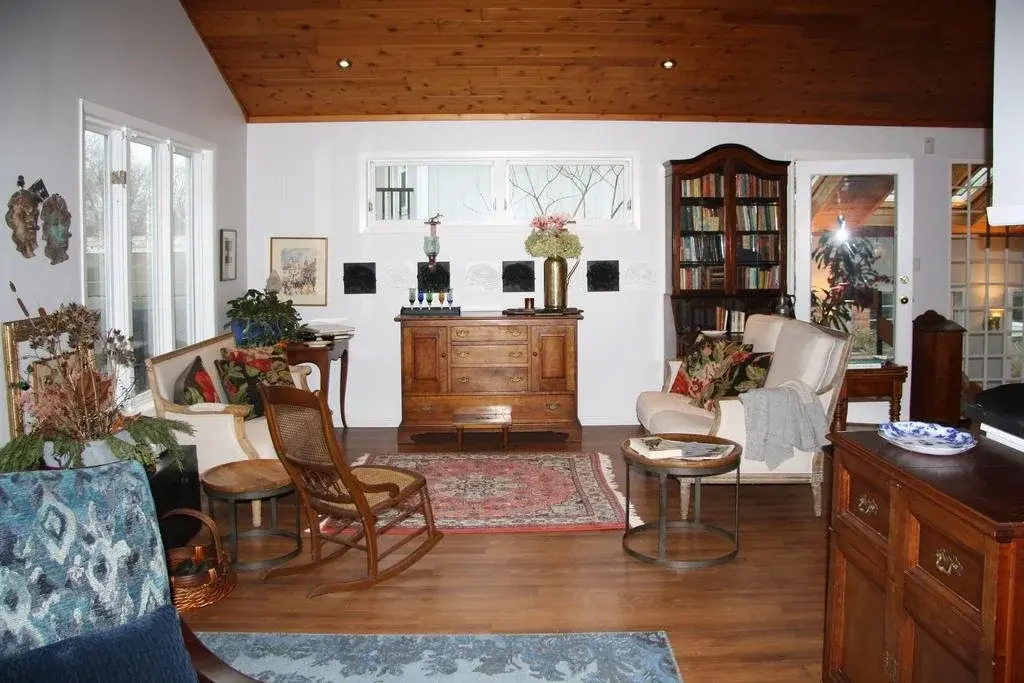 2 Moon Cottage Bed & Breakfast