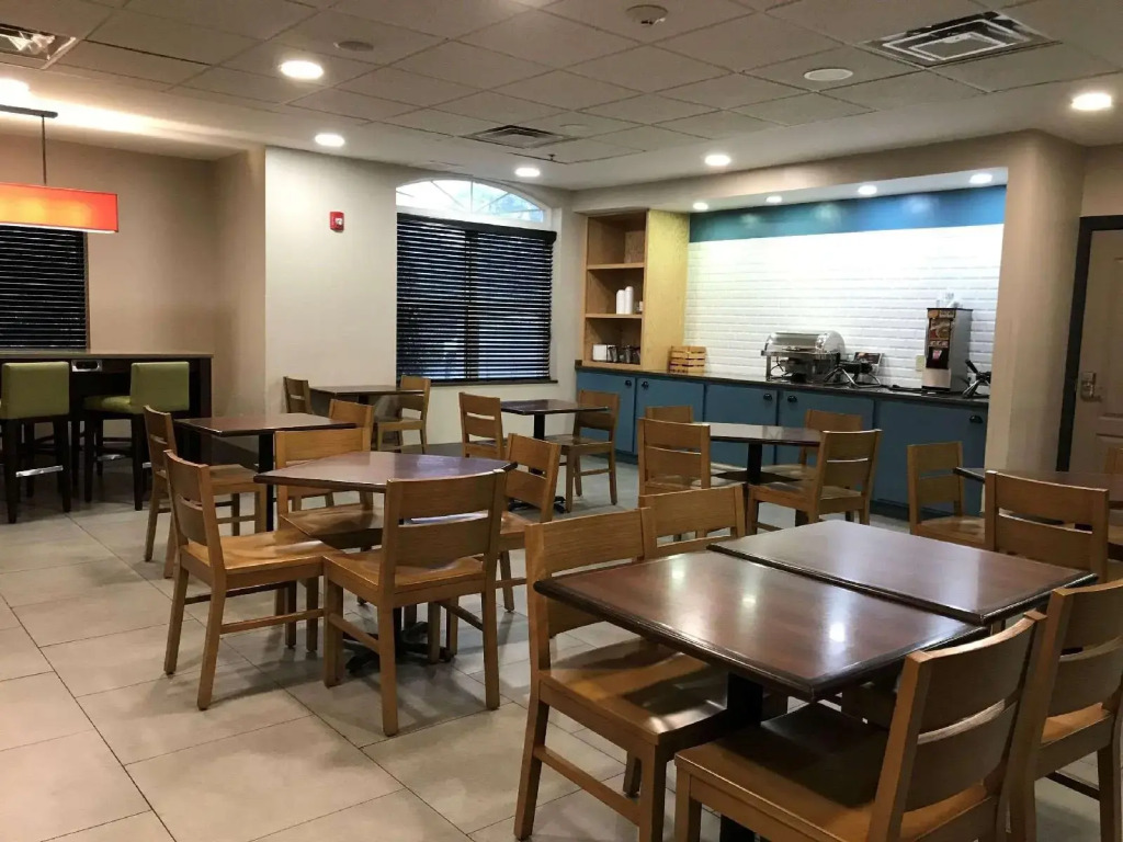 Country Inn & Suites by Radisson, Emporia, VA