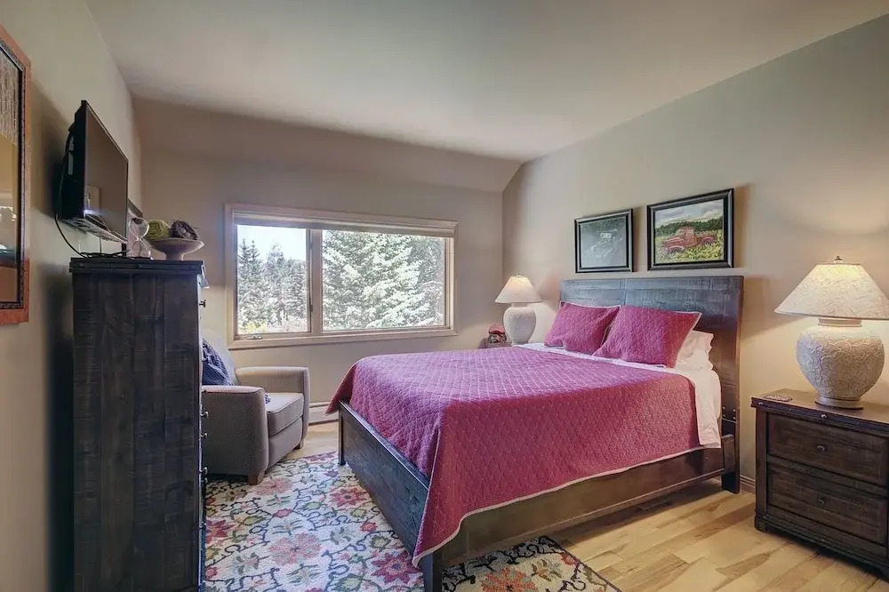 Tall Pines Lodge 4 Bedroom Townhouse by RedAwning