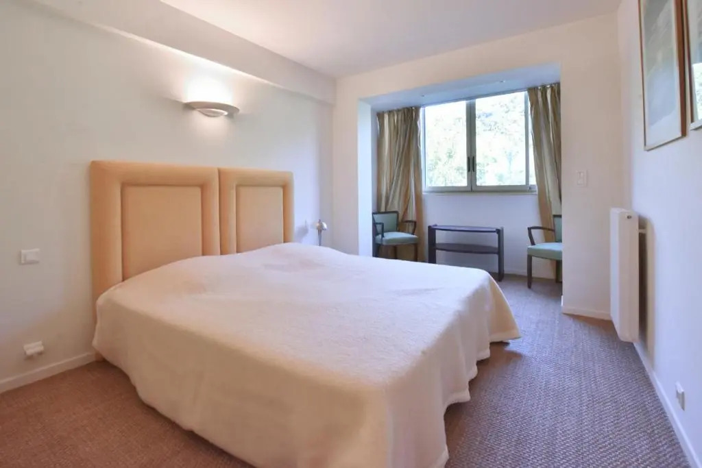 10 Minutes On Foot From The City Center! Sea View Secured Property