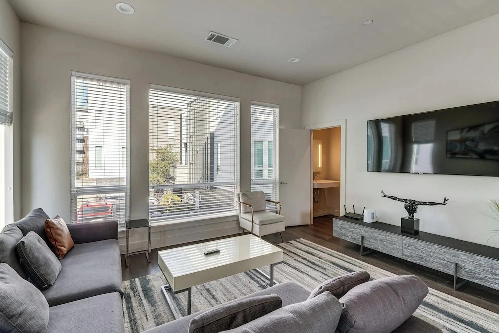 Work & Play! Gem w/ Fire Pit, 3 Mi to Dtwn Dallas