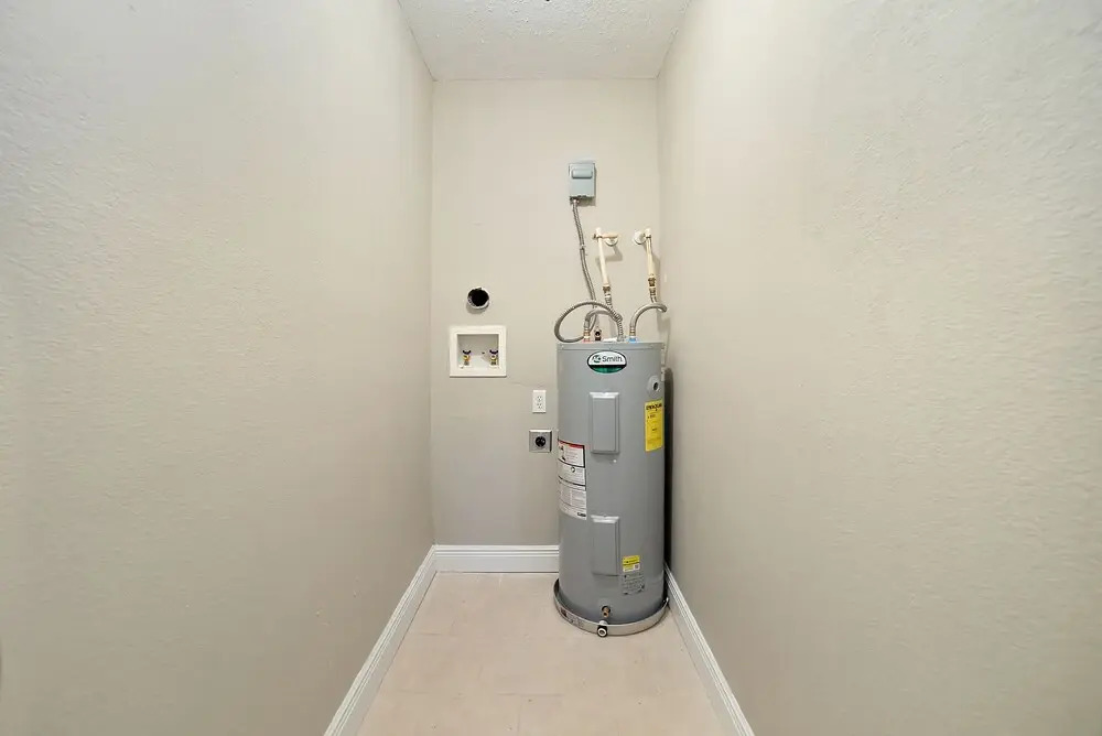 3BR House in Tampa by Tom Well IG - 3220