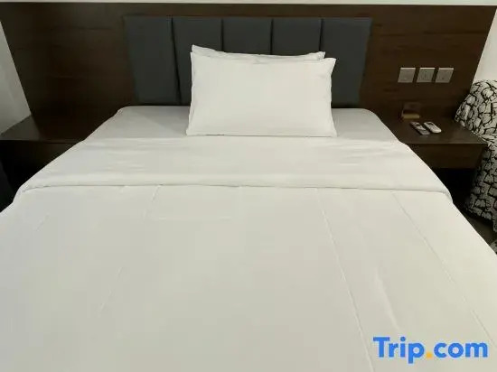 Shore - Spacious Room with Balcony 52D