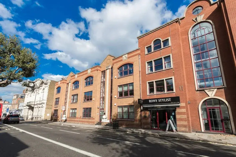 2 bed With Roof Terrace & car Space-2 Mins to Tube
