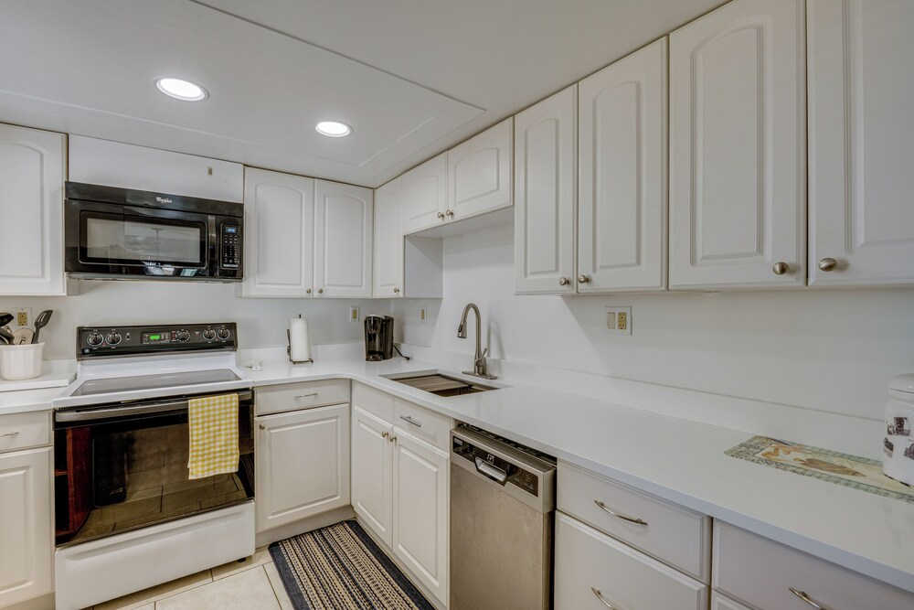 New Smyrna Beach Condo w/ Ocean-view Balcony!