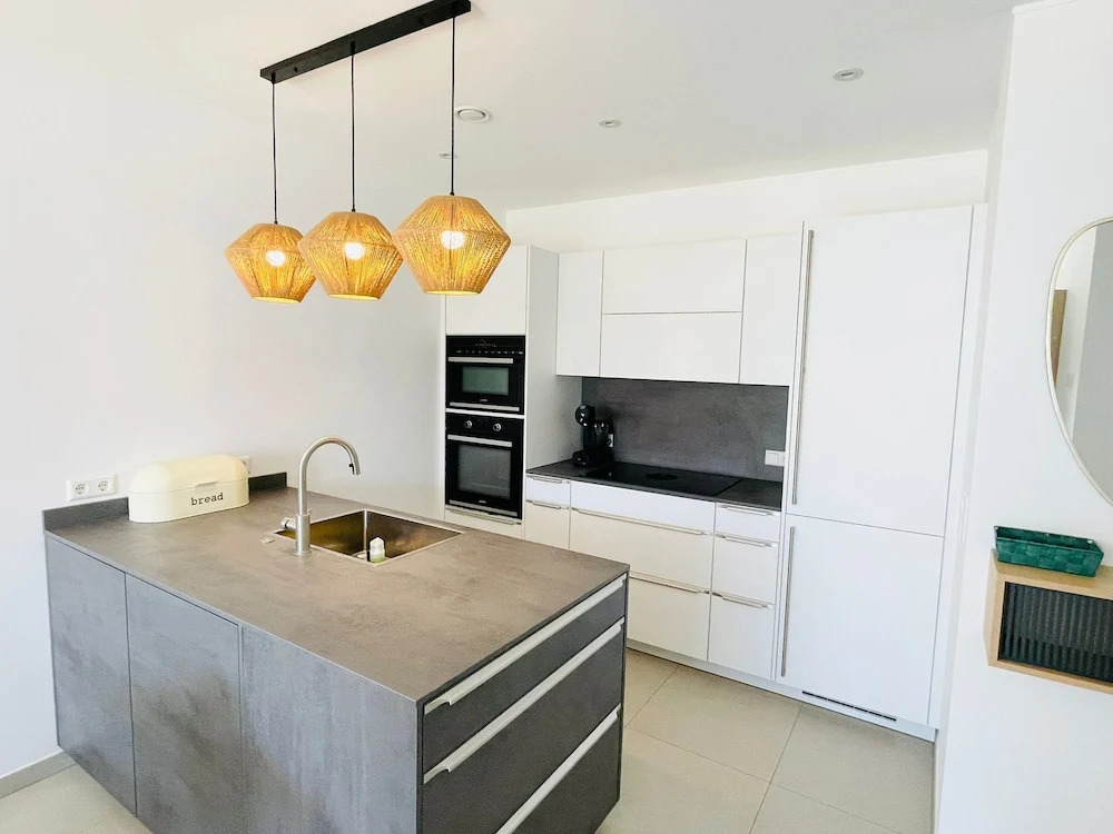 Luxury 1 bedroom. Center Terrace&Parking