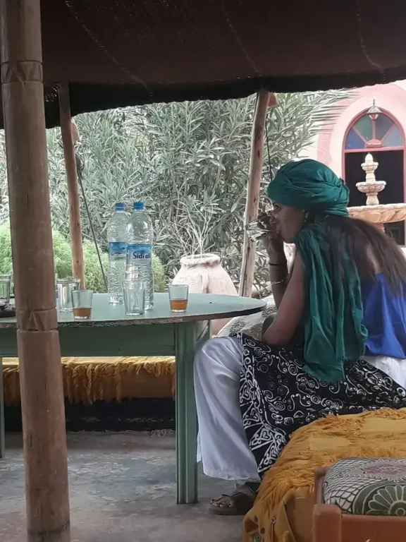 Auberge jnane dar diafa se trouve au centre de tamegrouteface de la bibiotheque
