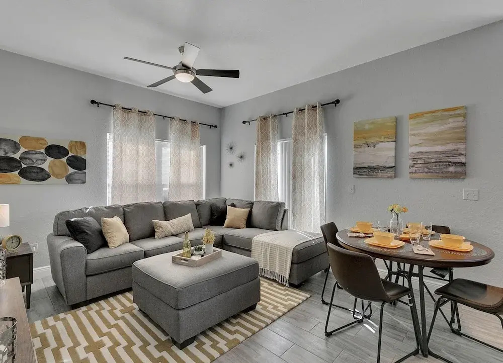 4 Bedroom Townhouse, Resort, 15 Mins to Disney, Themed Rooms perfect for Kids