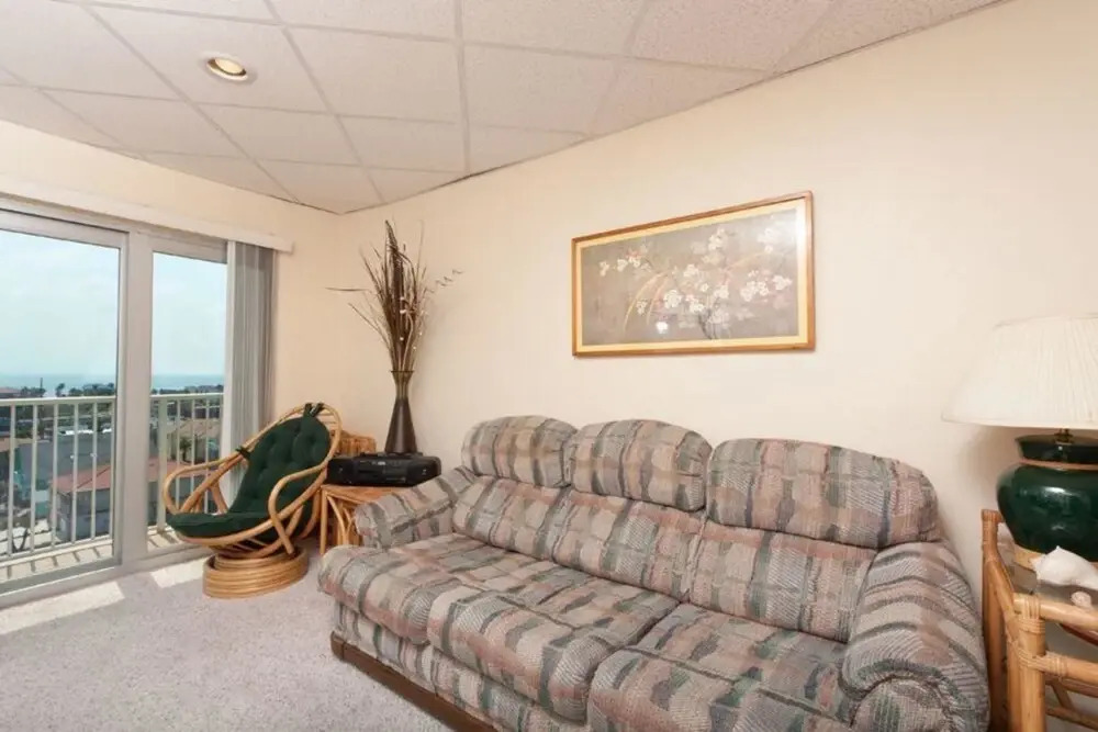 Aquarius Condominium 708