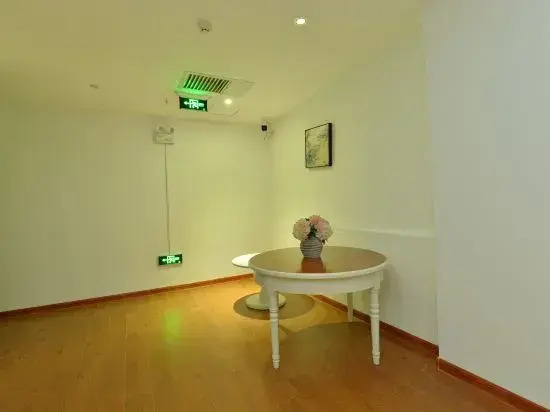 Guanlanhu dianying gongshe xingguang nanyang hotel