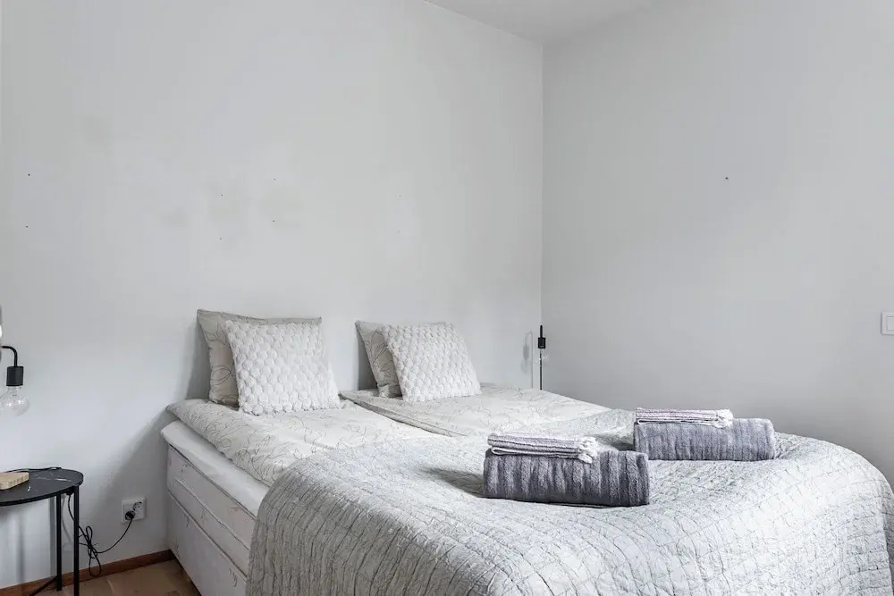 1BR Apt with Sauna - Balcony - Parking