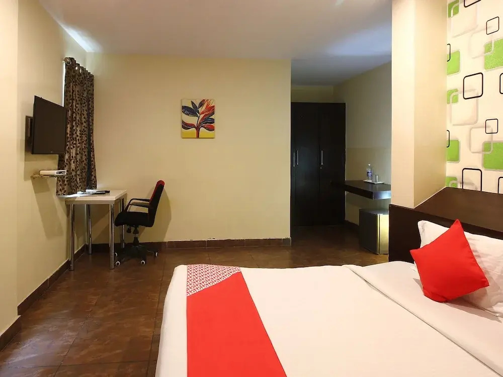 OYO 18592 M Hotel