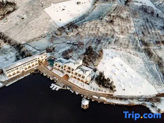 Zhi Lan Qiu Lakeside Homestay