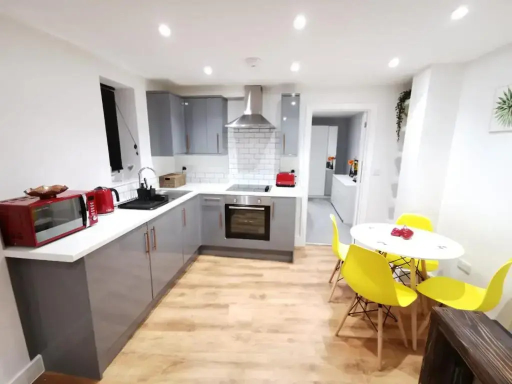 5 sleeps with kids play area and travel cot- 5 people and a baby max or 2 households