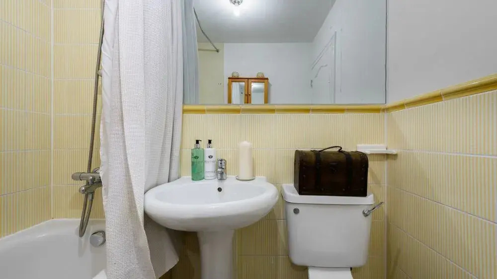 Convenient Oxford Street 1BR Flat