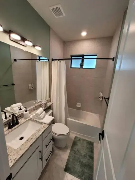 Blue Door Retreat - Luxury Pool Home - sleeps 8