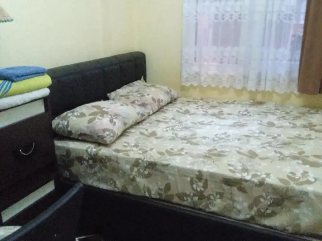 MOURAT Holiday Apartment Flat Furnished House Cheap Sleeping Rooms
