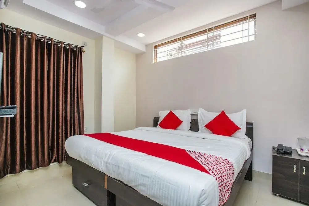 OYO 22836 Hotel Amster Inn