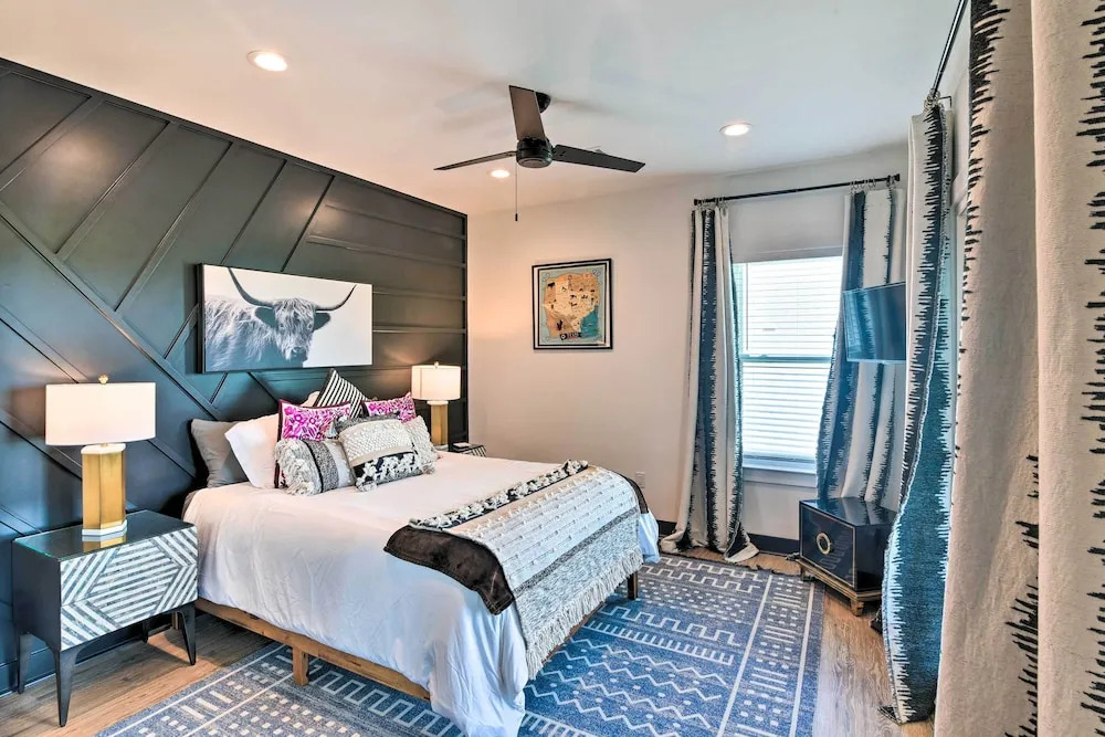 Peaceful Galveston Getaway w/ Deck: Walk to Beach