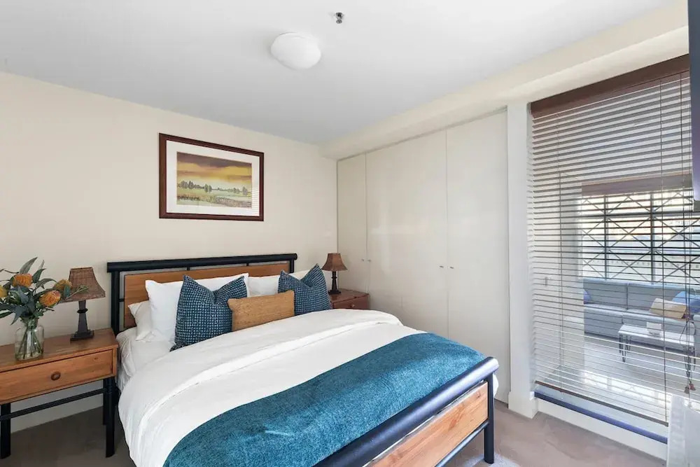 1-bedroom Unit in Classic Melbourne CBD Building!