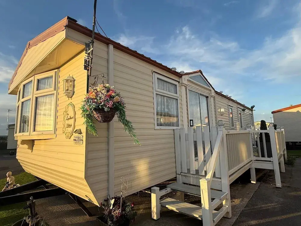2 Bedroom Caravan - Sleeps 6 - Parking, Seaside