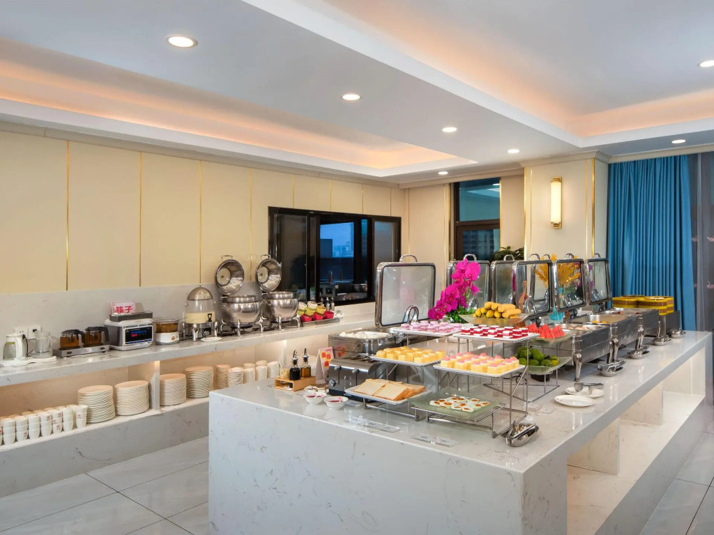 Vienna International Hotel (Maoming High-speed Railway Station)