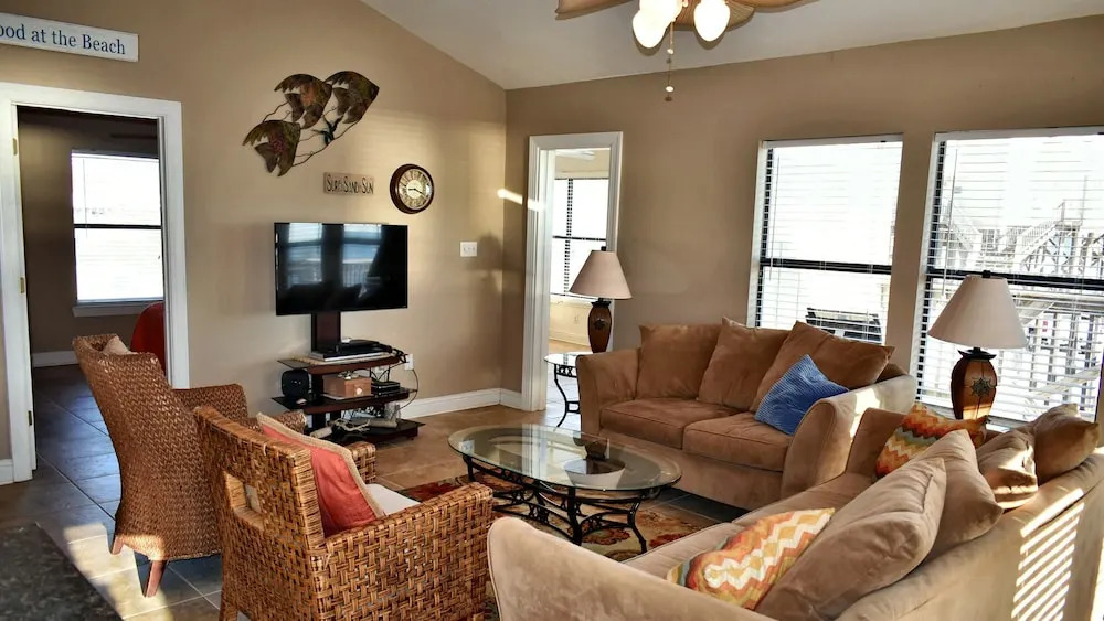 Knee Deep - 105 Shell Ct