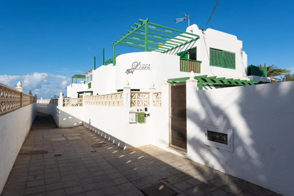 Apartment with pool and terrace 1 min from the Beach