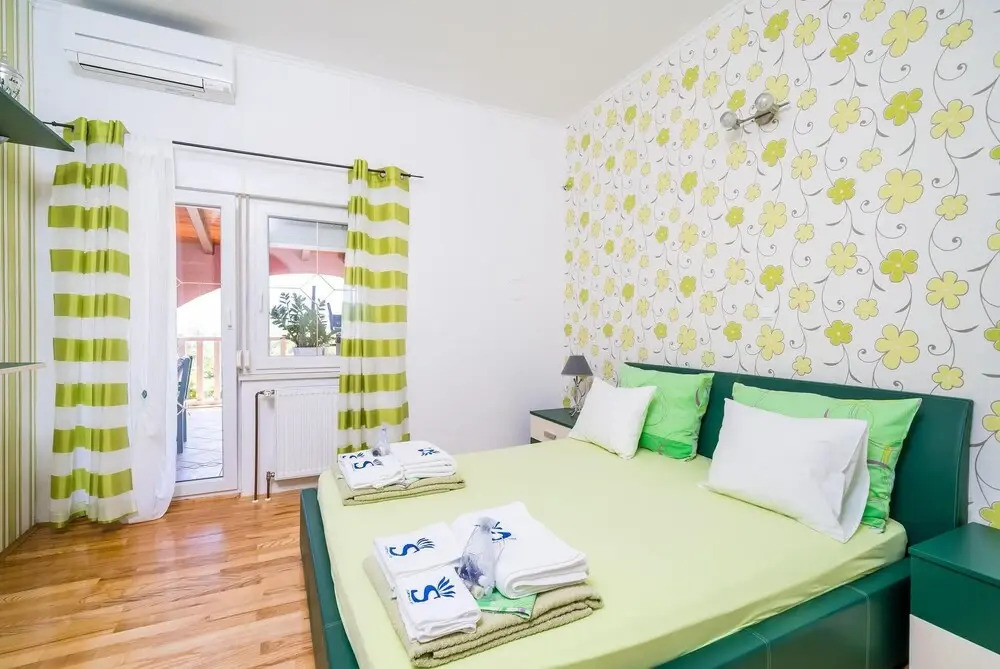 Awesome Home in Gruda with Outdoor Swimming Pool, Hot Tub & 4 Bedrooms
