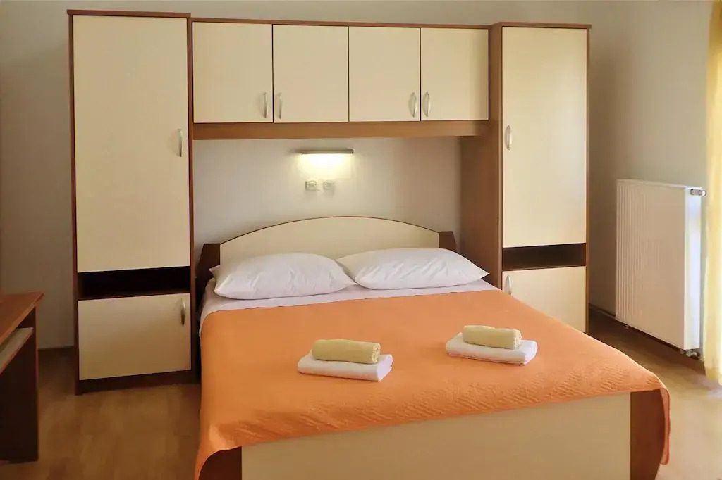 Apartment PINK in Starigrad Paklenica only 200m from the sea