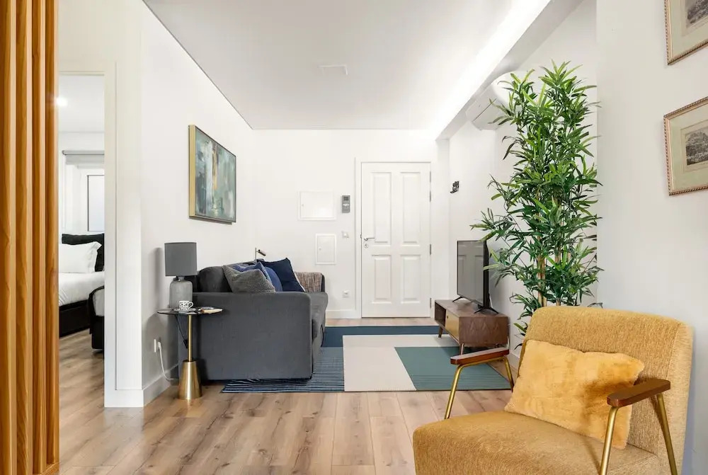 JOIVY Modern 2-Br Flat Near Metro & Train Station